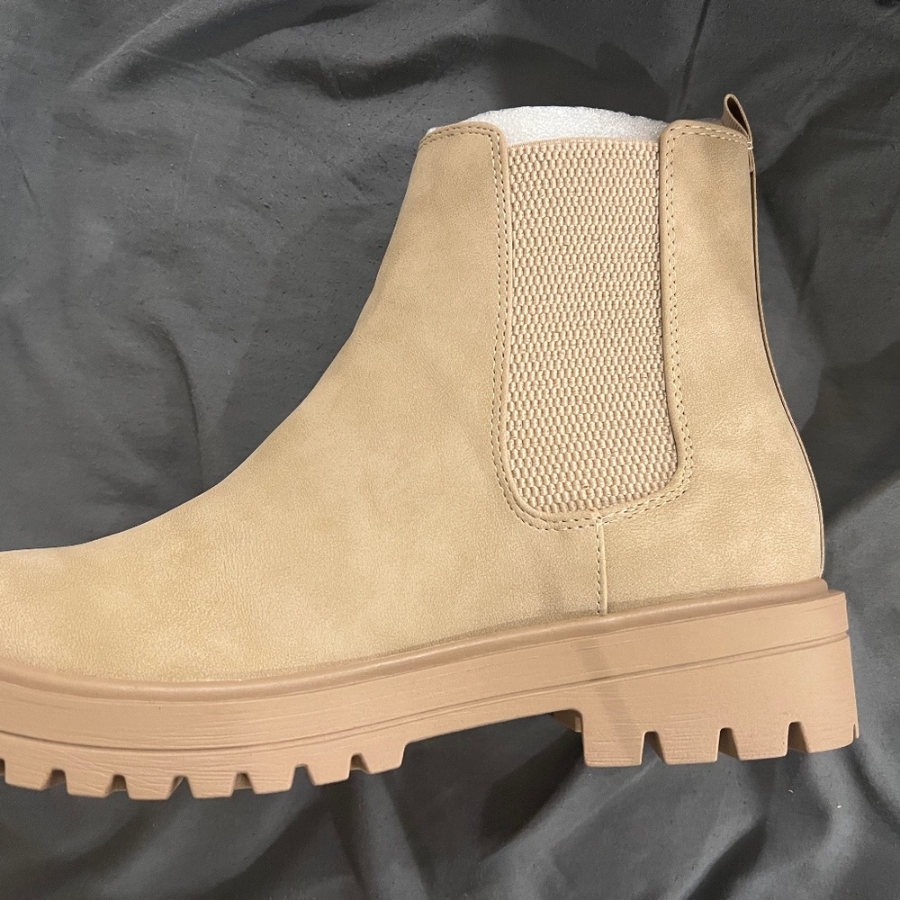 Chelsea boot New in box